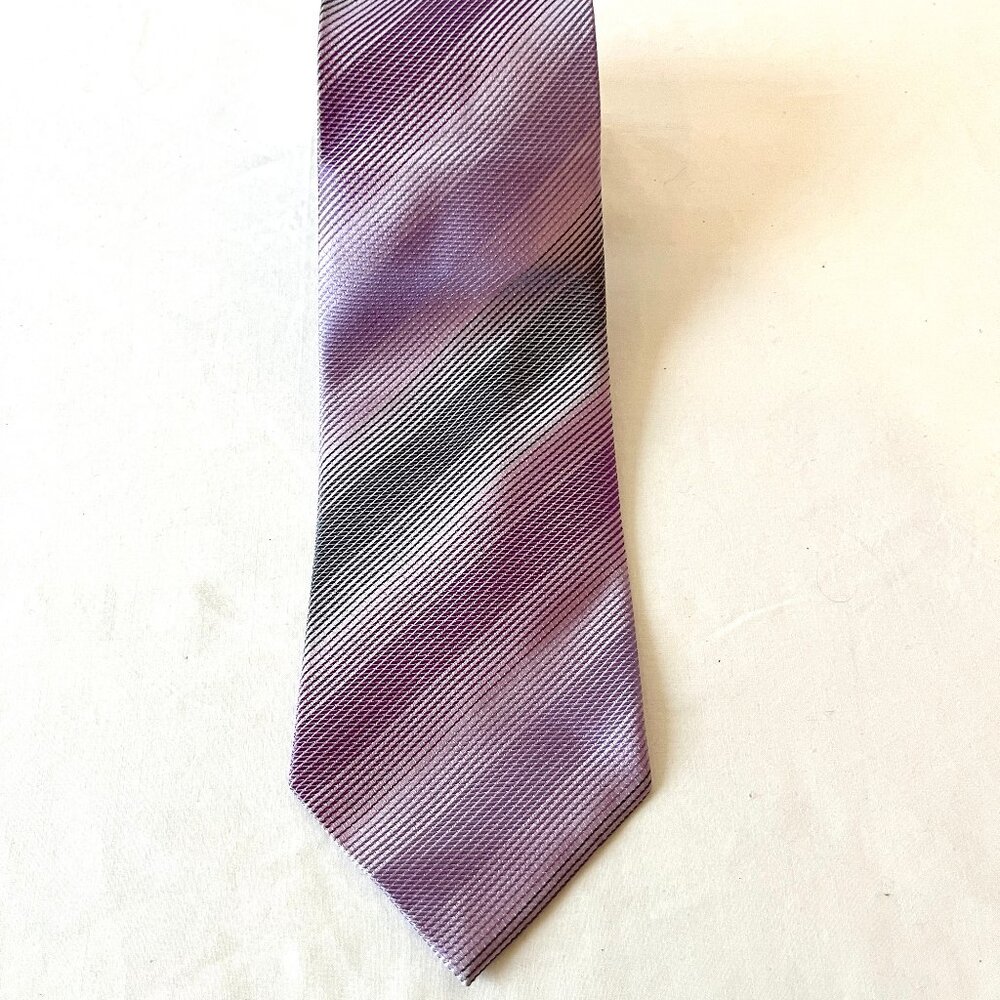 Geoffrey Beene Silk Necktie, Stain Resistant, Purple, Black & Silver, EC!